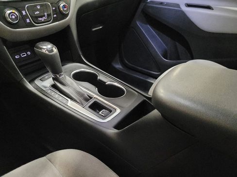 Used 2019 Chevrolet Equinox LS AWD/4WD image 26