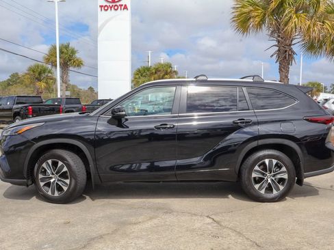Used 2024 Toyota Highlander XLE image 28