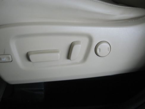 Used 2015 Toyota Highlander XLE image 14