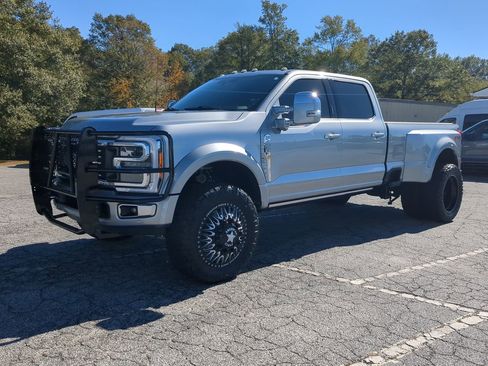 Used 2023 Ford F450 Platinum w/ FX4 Off-Road Package image 6
