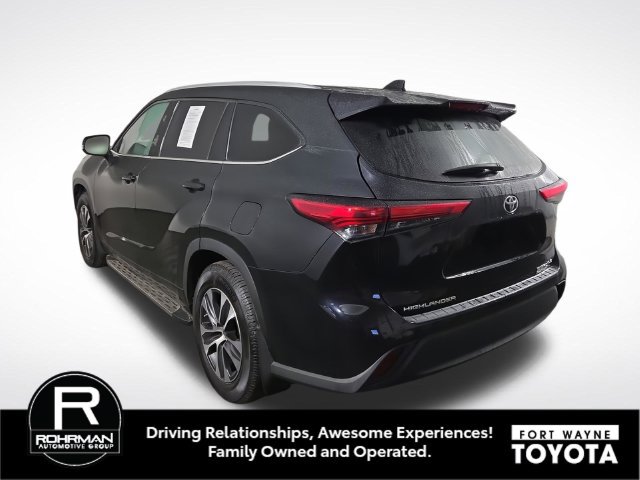 Used 2022 Toyota Highlander XLE FWD image 9