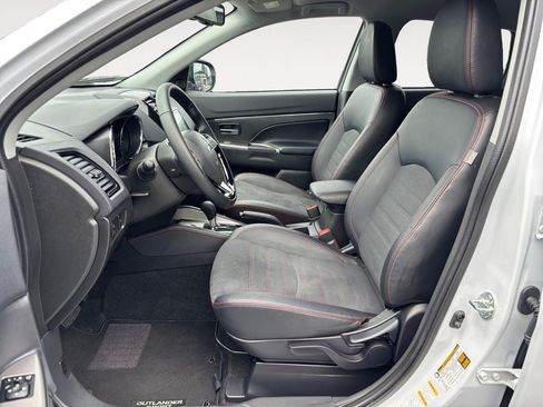 Used 2025 Mitsubishi Outlander Sport SE AWD/4WD image 6