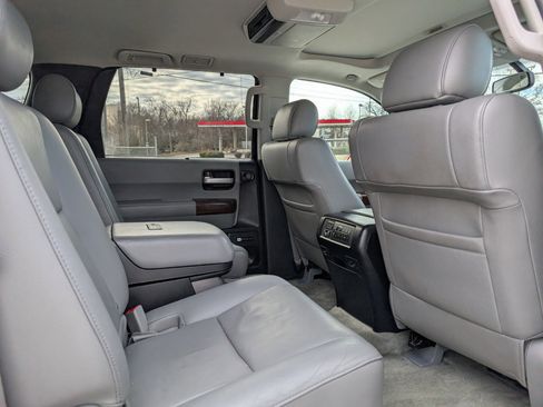 Used 2011 Toyota Sequoia Platinum image 21