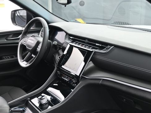 Used 2024 Jeep Grand Cherokee L Laredo image 37