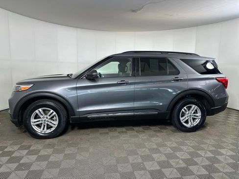 Used 2022 Ford Explorer XLT w/ Equipment Group 202A image 6