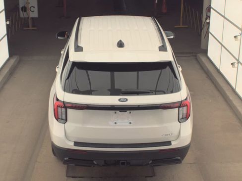 Used 2025 Ford Explorer ST-Line image 18