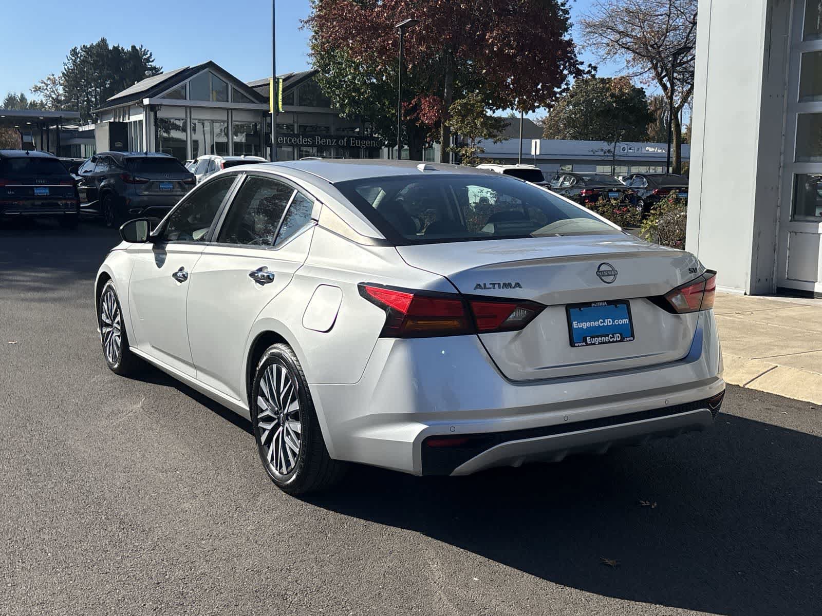 Used 2024 Nissan Altima 2.5 SV FWD image 3