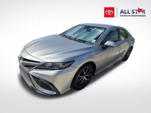 Used 2022 Toyota Camry SE FWD image 1