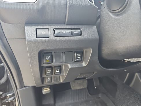Used 2022 Nissan Frontier SV AWD/4WD image 17