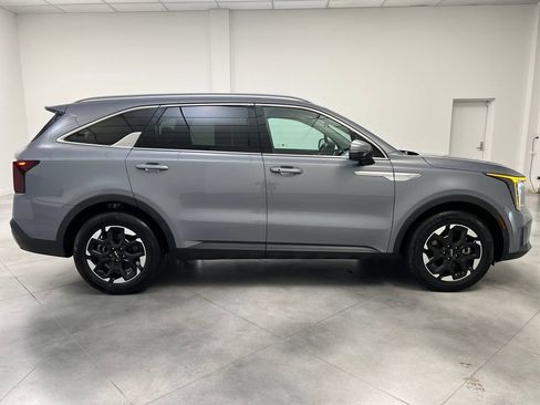 Used 2024 Kia Sorento S FWD image 10