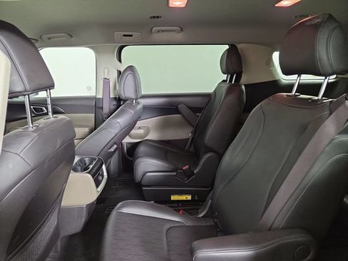 Certified 2025 Kia Carnival FWD image 13