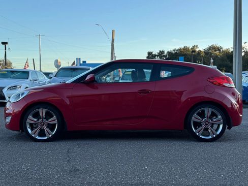 Used 2016 Hyundai Veloster Coupe 3D image 9