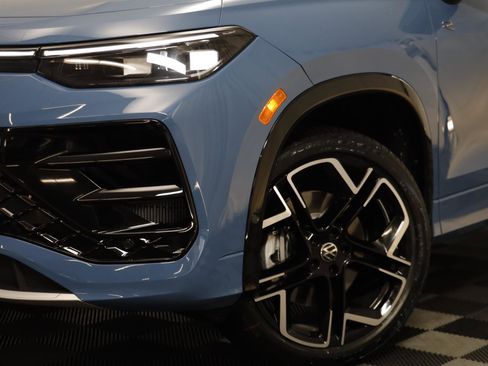 New 2026 Volkswagen Tiguan SEL R-Line image 3