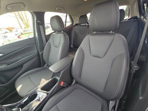 Used 2025 Buick Encore GX Preferred AWD/4WD image 25