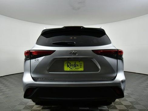 Used 2023 Toyota Highlander XLE image 12
