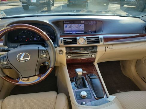 Used 2014 Lexus LS 460 image 21