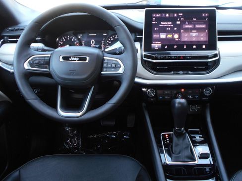 Certified 2023 Jeep Compass Limited AWD/4WD image 4