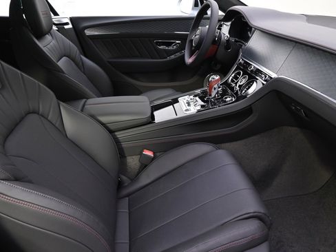 Used 2024 Bentley Continental GT image 16