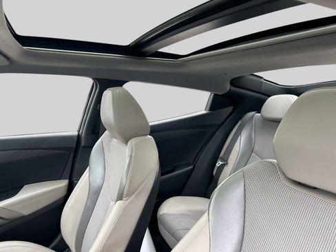 Used 2014 Hyundai Veloster w/ Style Package 02 image 19