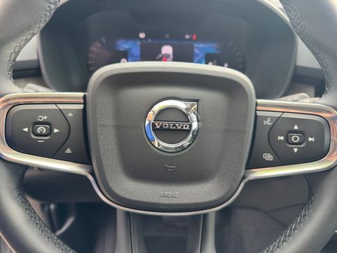 Used 2025 Volvo XC40 B5 Plus AWD/4WD image 33