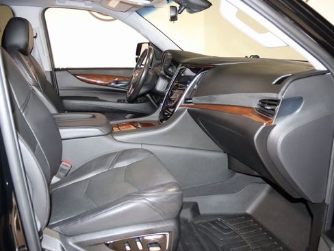 Used 2020 Cadillac Escalade ESV Premium Luxury image 58