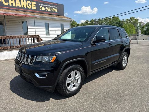 Used 2017 Jeep Grand Cherokee Laredo AWD/4WD image 3