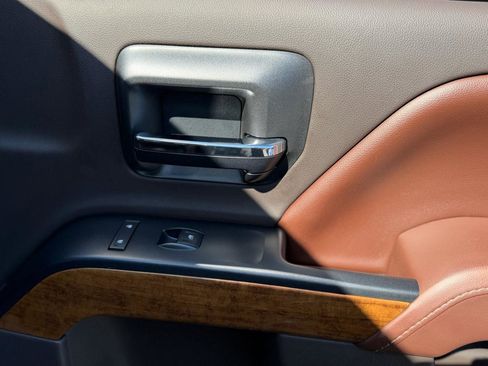 Used 2017 Chevrolet Silverado 1500 High Country image 38