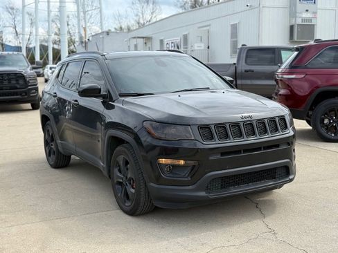 Used 2021 Jeep Compass Latitude FWD image 4