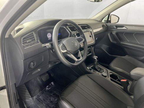 Used 2022 Volkswagen Tiguan SE image 9