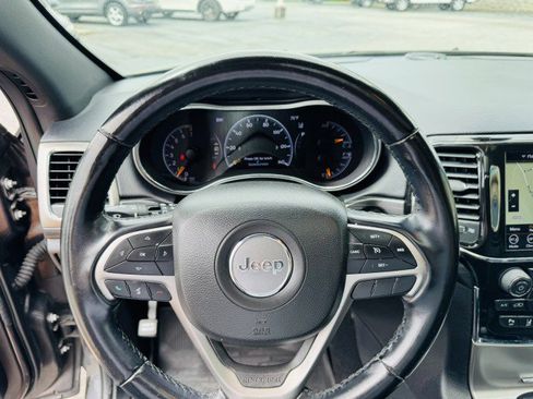 Used 2020 Jeep Grand Cherokee Laredo w/ Laredo X Package image 11