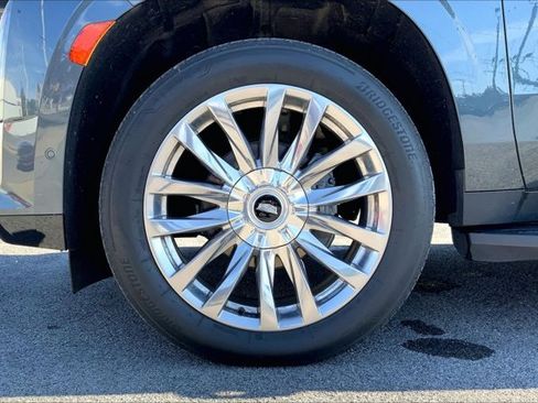 Used 2021 Cadillac Escalade Premium Luxury AWD/4WD image 8