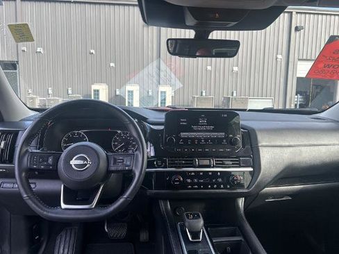 Certified 2025 Nissan Pathfinder SL FWD image 25