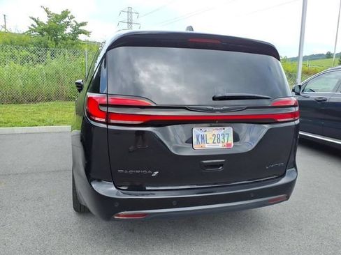 Used 2025 Chrysler Pacifica Limited FWD image 19