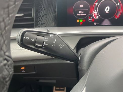 New 2026 Volkswagen Tiguan SE R-Line FWD image 11