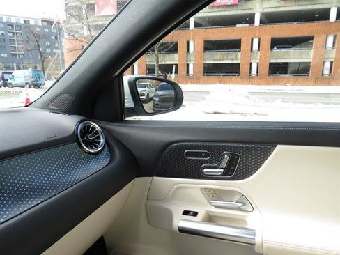 Used 2025 Mercedes-Benz GLA 250 4MATIC image 16