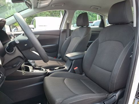 Used 2019 Kia Forte LXS FWD image 12