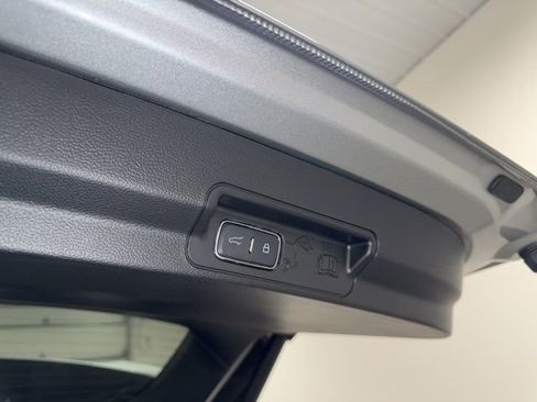 Used 2023 Ford Explorer Platinum w/ Technology Package image 43