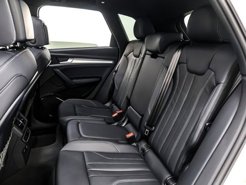 Used 2025 Audi Q5 2.0T Premium w/ Convenience Plus Package image 9