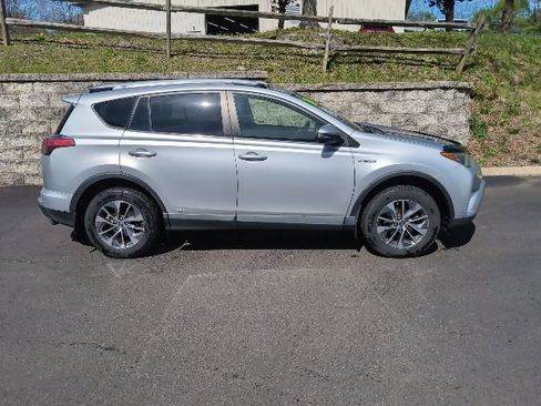 Used 2016 Toyota RAV4 XLE w/ Convenience Package AWD/4WD image 2