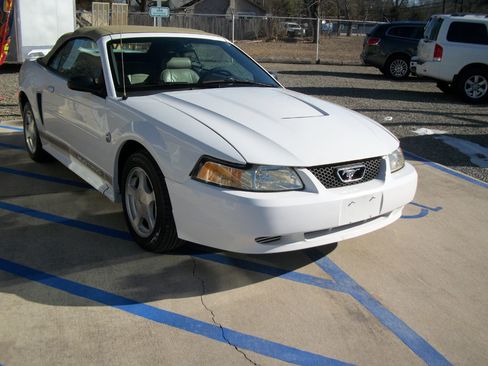 Used 2004 Ford Mustang Deluxe Convertible image 14