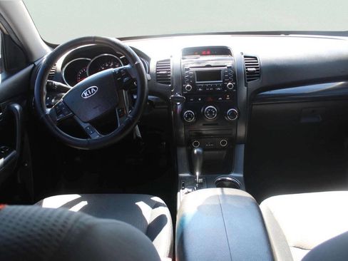 Used 2013 Kia Sorento LX image 6