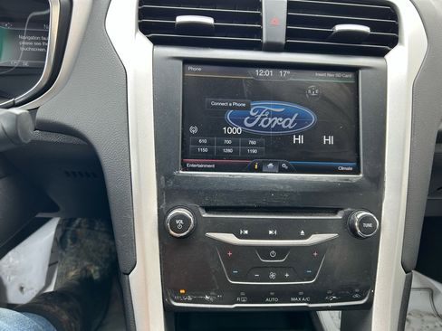 Used 2015 Ford Fusion SE image 22