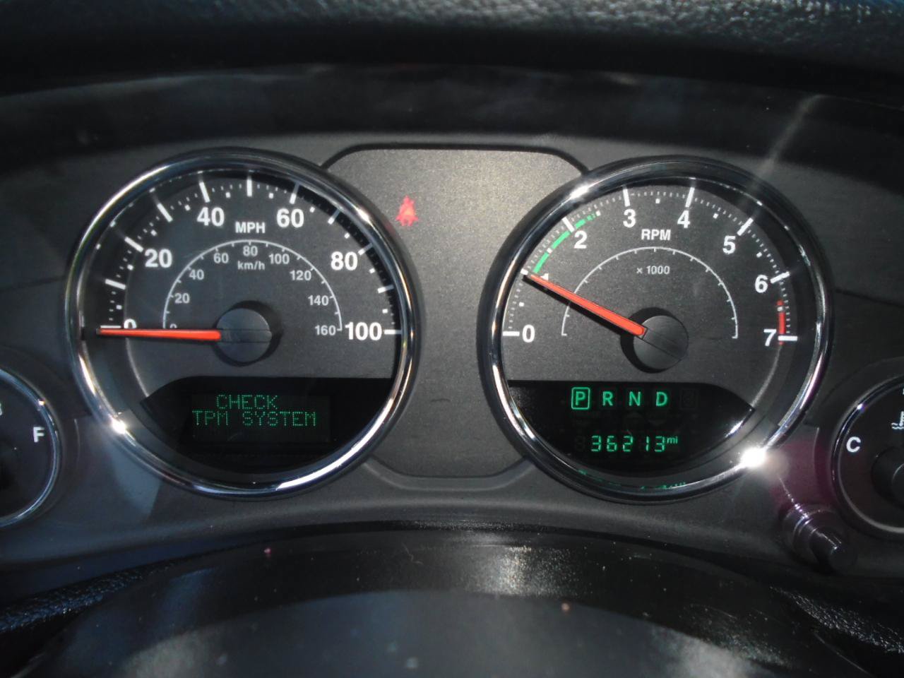 Used 2015 Jeep Wrangler Unlimited Rubicon w/ Connectivity Group AWD/4WD image 14