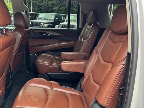 Used 2018 Cadillac Escalade ESV Premium Luxury AWD/4WD image 8