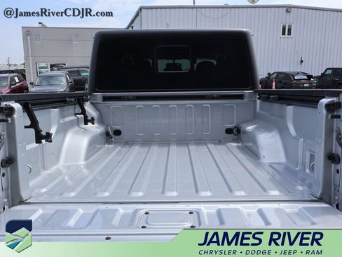 Used 2024 Jeep Gladiator Sport AWD/4WD image 14