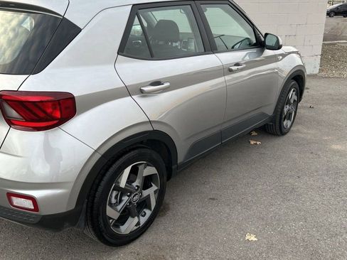 Certified 2024 Hyundai Venue SEL image 41