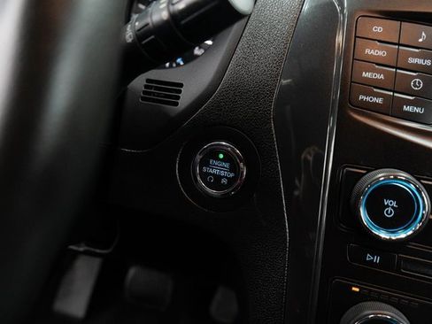 Used 2017 Ford Explorer XLT image 26