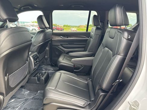 Used 2024 Jeep Grand Cherokee L Limited image 18