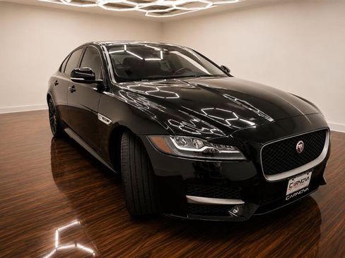 Used 2018 Jaguar XF R-Sport AWD/4WD image 10