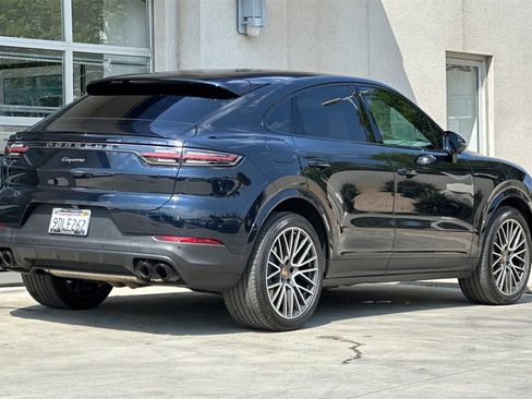 Used 2023 Porsche Cayenne Platinum Edition image 7